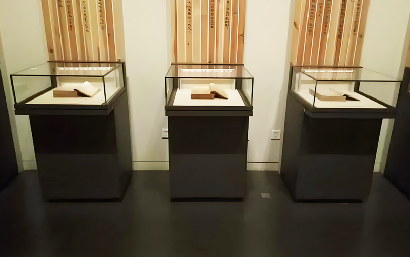 独立玻璃展示柜